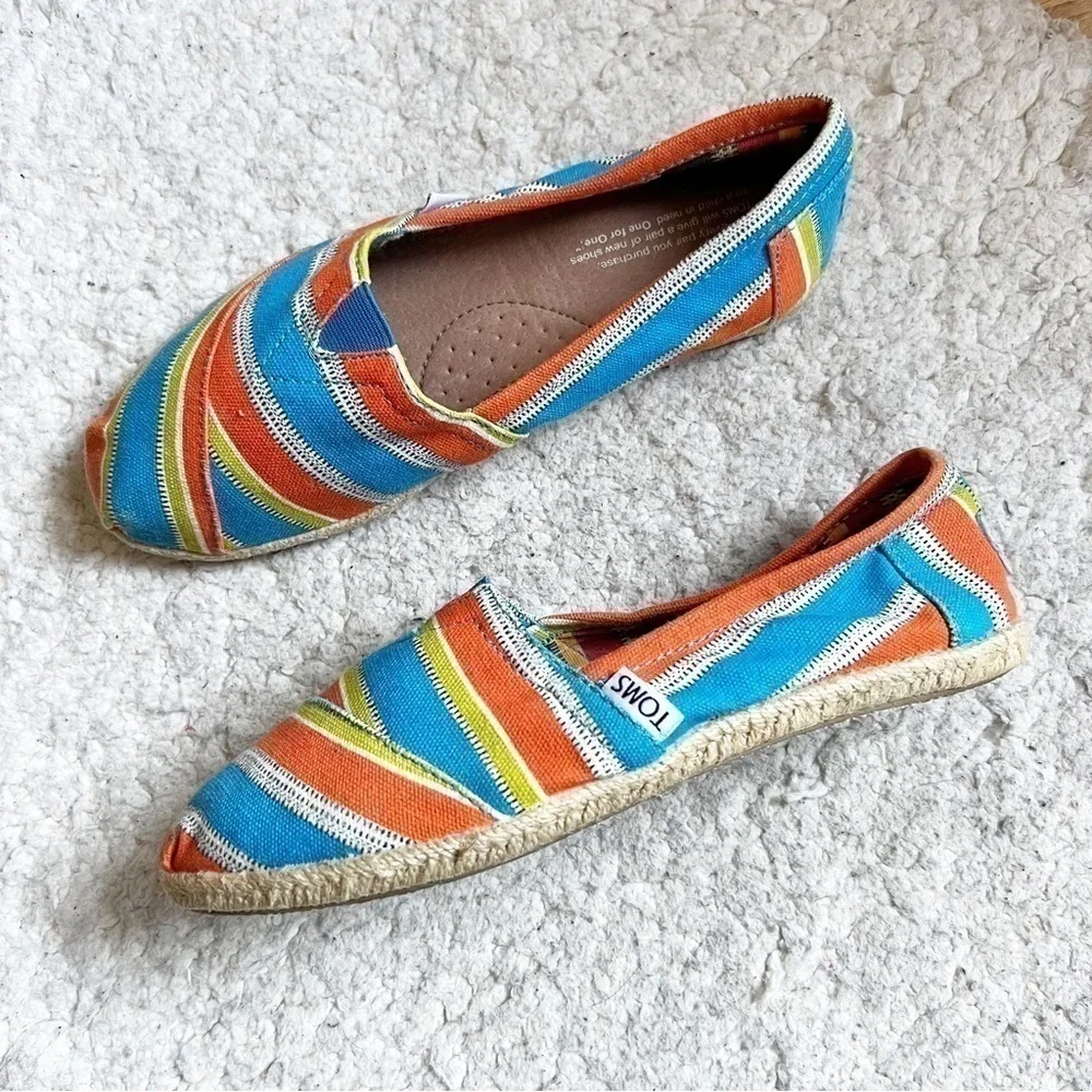 TOMS: Striped Limited Edition Ben Affleck Congo Initiative Slip On Espadrilles